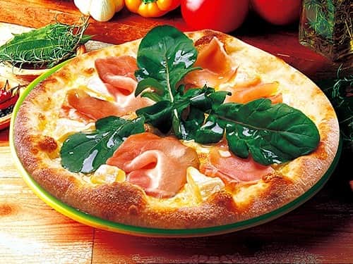 宅配ピザ「ナポリの窯」さんのインスタグラム写真 - (宅配ピザ「ナポリの窯」Instagram)「今日は【生ハムのクワトロフォルマッジ】にしませんか？﻿ ﻿ 4種類のチーズトッピングしています！﻿ ﻿ ●濃厚なコクと旨みのある”チーズの女王”カマンベール。﻿ ●クリーミィでマイルドな味わいのゴーダ。﻿ ●あっさりしていて伸びのよいステッペン。﻿ ●ほんのり甘いサムソー。﻿ ﻿ 塩味の効いた生ハムと、香味豊かなルッコラが4種類のチーズとベストハーモニーを奏でます♪﻿ ﻿ #ナポリの窯 ﻿﻿﻿﻿﻿﻿﻿﻿﻿﻿﻿﻿﻿﻿﻿﻿﻿﻿﻿ #ナポリ ﻿﻿﻿﻿﻿﻿﻿﻿﻿﻿﻿﻿﻿﻿﻿﻿﻿﻿﻿ #ピザパーティー ﻿﻿﻿﻿﻿﻿﻿﻿﻿﻿﻿﻿﻿﻿﻿﻿﻿﻿﻿ #ピザパ ﻿﻿﻿﻿﻿﻿﻿﻿﻿﻿﻿﻿﻿﻿﻿﻿﻿﻿﻿ #ランチ ﻿﻿﻿﻿﻿﻿﻿﻿﻿﻿﻿﻿﻿﻿﻿﻿﻿﻿﻿ #ディナー ﻿﻿﻿﻿﻿﻿﻿﻿﻿﻿﻿﻿﻿﻿﻿﻿﻿﻿﻿ #🍕 #ピザ ﻿﻿﻿﻿﻿﻿﻿﻿﻿﻿﻿﻿﻿﻿﻿﻿﻿﻿﻿ #ピッツァ﻿﻿﻿﻿﻿﻿﻿﻿﻿﻿﻿﻿﻿﻿﻿﻿﻿﻿﻿ #宅配ピザ ﻿﻿﻿﻿﻿﻿﻿﻿﻿﻿﻿﻿﻿﻿﻿﻿﻿﻿﻿ #デリバリーピザ ﻿﻿﻿﻿﻿﻿﻿﻿﻿﻿﻿﻿﻿﻿﻿﻿﻿﻿﻿ #おいしい ﻿﻿﻿﻿﻿﻿﻿﻿﻿﻿﻿﻿﻿﻿﻿﻿﻿﻿﻿ #美味しい ﻿﻿﻿﻿﻿﻿﻿﻿﻿﻿﻿﻿﻿﻿﻿﻿﻿﻿﻿ #美味しいピザ ﻿﻿﻿﻿﻿﻿﻿﻿﻿﻿﻿﻿﻿﻿﻿﻿﻿﻿﻿ #手作りピザ ﻿﻿﻿﻿﻿﻿﻿﻿﻿﻿﻿﻿﻿﻿﻿﻿﻿﻿﻿ #アツアツ﻿﻿﻿﻿﻿﻿﻿﻿﻿﻿﻿﻿﻿ #チーズ ﻿﻿﻿﻿﻿﻿﻿﻿﻿﻿﻿﻿﻿﻿﻿﻿﻿﻿﻿ #イタリアン　﻿﻿﻿﻿﻿﻿﻿﻿﻿﻿﻿﻿﻿﻿﻿﻿﻿﻿﻿ #パスタ ﻿﻿﻿﻿﻿﻿﻿﻿﻿﻿﻿﻿﻿﻿﻿﻿﻿﻿﻿ #dinner ﻿﻿﻿﻿﻿﻿﻿﻿﻿﻿﻿﻿﻿﻿﻿﻿﻿﻿﻿ #lunch ﻿﻿﻿﻿﻿﻿﻿﻿﻿﻿﻿﻿﻿﻿﻿﻿﻿﻿﻿ #pizza ﻿﻿﻿﻿﻿﻿﻿﻿﻿﻿﻿﻿﻿﻿﻿﻿﻿﻿﻿ #instagood ﻿﻿﻿﻿﻿﻿﻿﻿﻿﻿﻿﻿﻿﻿﻿﻿﻿﻿﻿ #instafood ﻿﻿﻿﻿﻿﻿﻿﻿﻿﻿﻿﻿﻿﻿﻿﻿﻿﻿﻿ #italian ﻿﻿﻿﻿﻿﻿﻿﻿﻿﻿﻿﻿﻿﻿﻿」9月19日 12時06分 - napolinokama