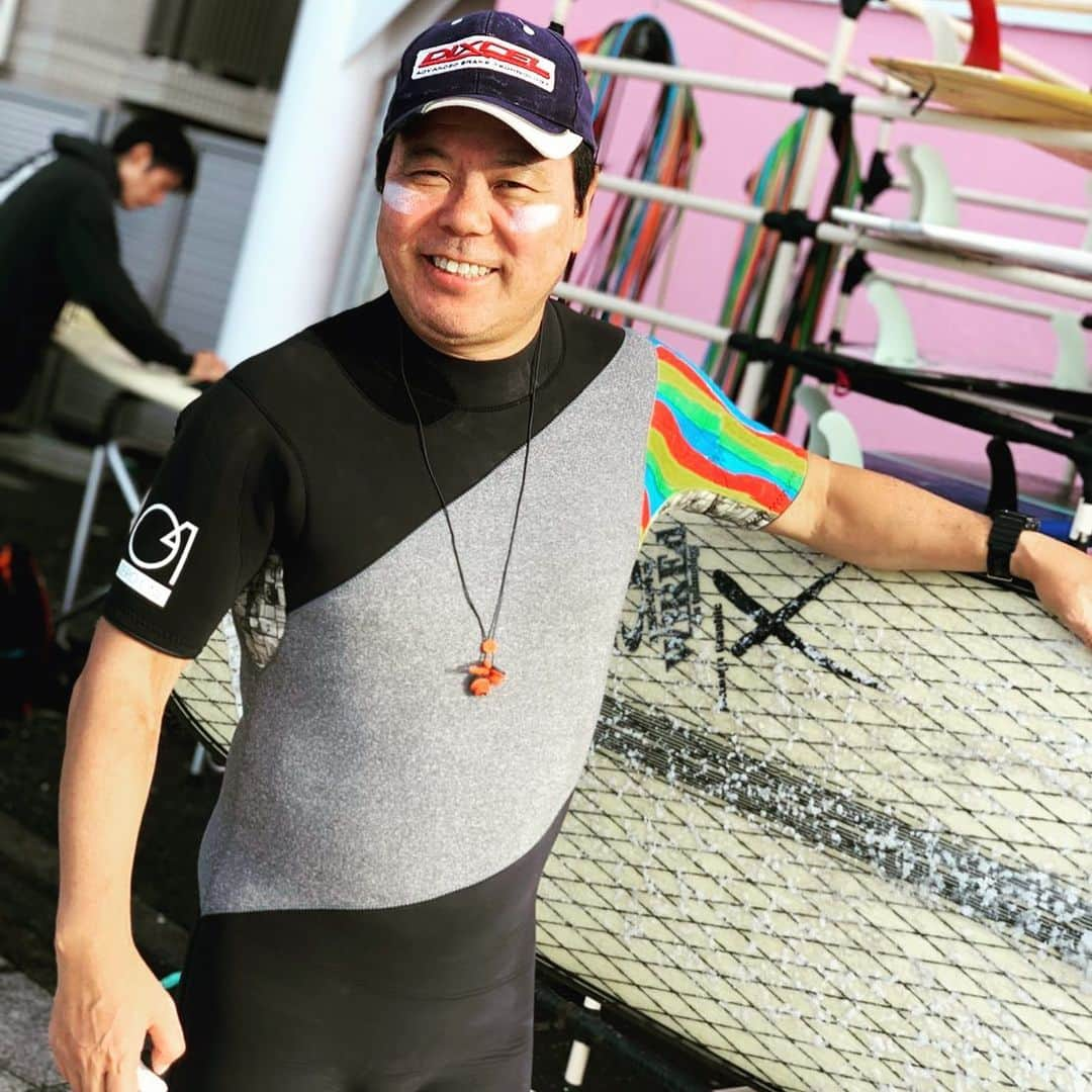 ほんこんさんのインスタグラム写真 - (ほんこんInstagram)「今上がりました。 波情報 サイズ桃かな？ #zeroonewetsuits  #wired #ディクセル #コーストライン #波情報 #鵠沼海岸サーフィン  #ロングボードサーフィン  #サーフィン #海蔵kaizou  #海蔵  #ほんこん」9月19日 12時06分 - hongkong2015_4_9