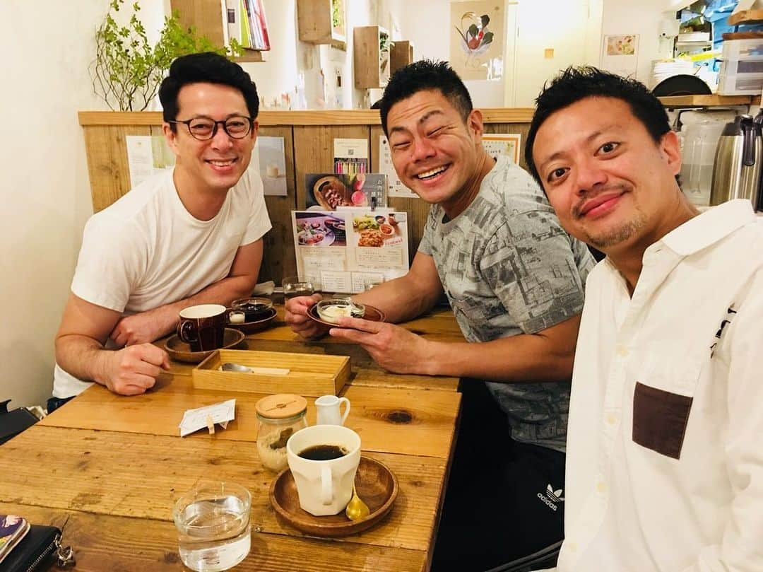 佐藤太一郎さんのインスタグラム写真 - (佐藤太一郎Instagram)「昨日はおっさん3人で、女子力高めのお店でランチ。 忠志さん、ご馳走さまでした。」9月19日 12時21分 - satotaichiro_shinkigeki