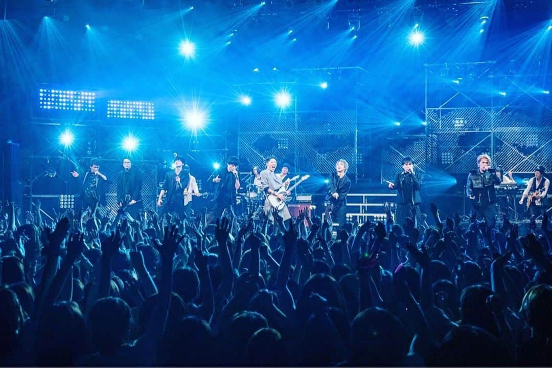 雅-MIYAVI-さんのインスタグラム写真 - (雅-MIYAVI-Instagram)「🔥🔥🤘🏻🎸 #FREEZE #Repost @miyavi_staff NHK #ザ少年倶楽PREMIUM 「Kis-My-Ft2 PREMIUM SHOW」に MIYAVI が出演！！ 昨年MIYAVIが手がけた「FREEZE」をKis-My-Ft2とコラボ🔥全世界初披露の熱いパフォーマンスをお見逃しなく！！ . 日時：9 月 20 日(金)午後 6 時〜 . 詳しくは⬇️ www4.nhk.or.jp/shonen-p/ . . 【リリース情報】 MIYAVI NEW ALBUM 💿 NO SLEEP TILL TOKYO 7.24 Release⬇️⬇️ https://umj.lnk.to/miyavi_nsttPR ． 【ライブ情報】 MIYAVI “NO SLEEP TILL TOKYO” World Tour 2019 . 10/05 - Helsinki | Tiivistamo 10/06 - London | Islington Assembly Hall 10/08 - Paris | O’Sullivans Backstage By The Mill 10/09 - Bordeaux | Rock School Barbey 10/10 - Barcelona | Salamandra 10/12 - Geneva | Moulin Rouge 10/13 - Lyon | Le Transbordeur 10/15 - Amsterdam | Melkweg 10/16 - Cologne | Essigfabrik 10/17 - Berlin | Columbia Theater 10/21 - Budapest | Barba Negra Music Club 10/23 - Moscow | Glavclub Green Concert 10/24 - St. Petersburg | Aurora Concert Hall November: ASIA December: JAPAN ． MYV CREW Exclusive MIYAVI Birthday Live 2019 ． 9月15日(日) 恵比寿 LIQUIDROOM . MIYAVI ファンクラブ ”MYV CREW” 2019年度会員受付中！！ MIYAVI Fan Club“ MYV CREW” 2019 Membership Admission and Renewal Information  ご入会方法は⬇️ http://myv382tokyo.com/myvcrew/about.html ． ． #MIYAVI #NoSleepTillTokyo #NSTT #UnderTheSameSky #DAOKO #千客万来 #SenkyakuBanrai #Diner #ninagawamika #蜷川実花 #MYVCREW #NorthAmerica #USA #CANADA #MEXICO #EUROPE #ASIA #JAPAN #live」9月19日 3時47分 - miyavi_ishihara