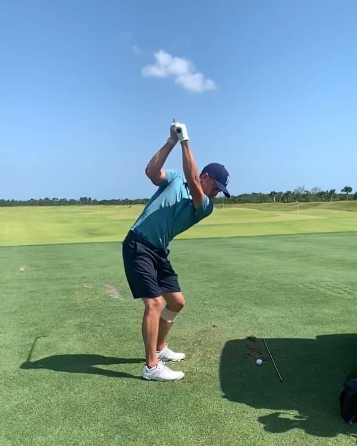 ジャスティン・トーマスのインスタグラム：「Getting stoked for 19-20 season #LFG 💪🏽」