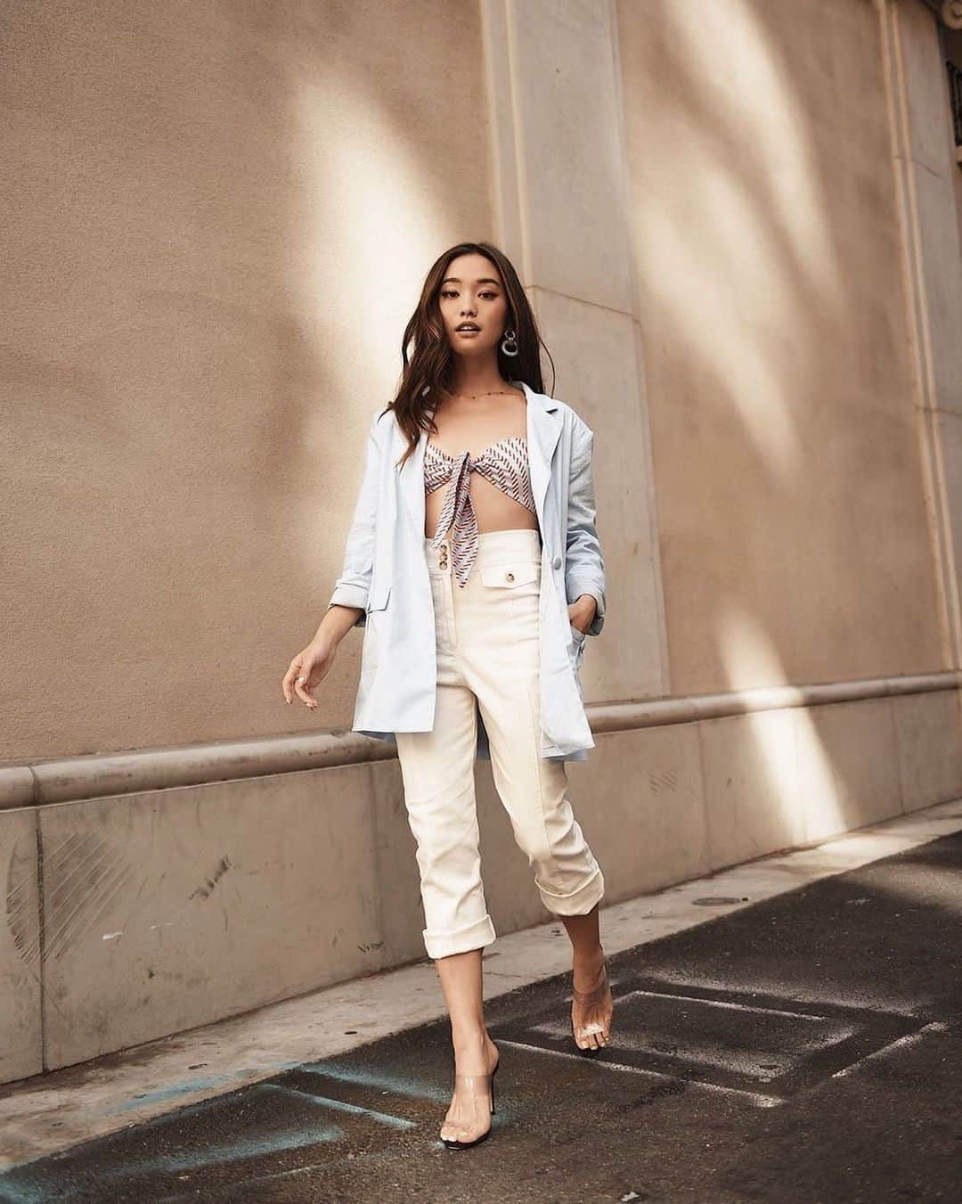 TULAROSAさんのインスタグラム写真 - (TULAROSAInstagram)「chic and comfy 🦋 | @imjennim in the chelsea pants - link in bio to shop her look!」9月19日 4時28分 - tularosalabel
