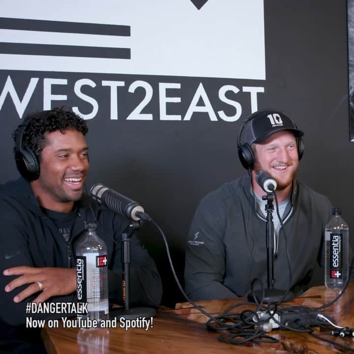 ラッセル・ウィルソンのインスタグラム：「DangerTalk 🎙 with @Uncle_Will88 & @DKM14 #GoHawks」