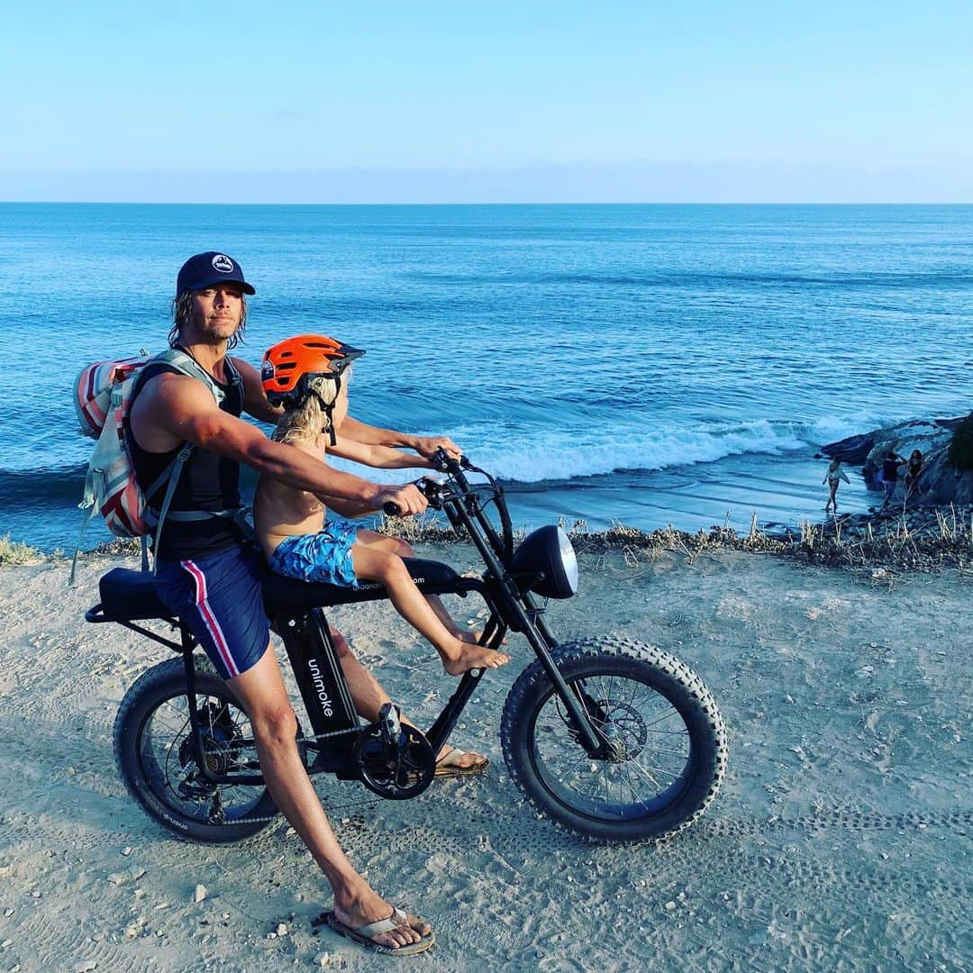 エリック・クリスチャン・オルセンさんのインスタグラム写真 - (エリック・クリスチャン・オルセンInstagram)「We're starting a Electric bike gang. Who's in? #therewillbematchingeverything」9月19日 4時56分 - ericcolsen