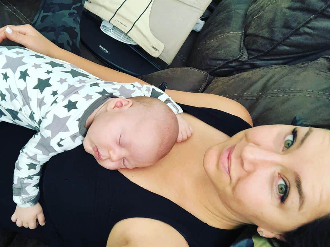 アラナ・ニコルズさんのインスタグラム写真 - (アラナ・ニコルズInstagram)「Shout out to all the single moms doing life and raising babies on their own! (Disclaimer: I am not a single mom) . . @roytuscany is out of town for work so I’m doing my best solo mom-ing and holding it down here in Reno. Yesterday was huge for me. I took a bath (big deal), wrote emails and took phone calls while the babe napped. Then ran a couple of errands (in my sick mom van), got home and fed the babe, cooked dinner and cleaned the house all by 7:30pm. . That might seem pretty casual but LORD that’s A LOT for one woman to do on her own. . I’m not looking for applause, I’m just sayin... single moms are amazing, resourceful, perseverant (is that a word?) creatures and I have nothing but #respect. Imagine having more than one child on your own?! Wow. Just wow. And that’s not even considering finances, homework, second jobs... what? #respect」9月19日 4時56分 - alanathejane