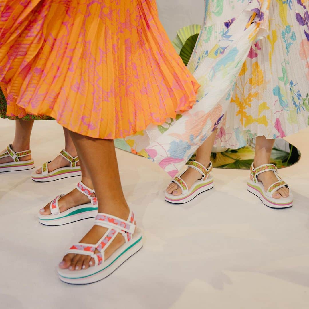 Fashion Weekのインスタグラム：「@tanyataylor's September 2019 #NYFW collection was a total sunshine state 🌞 photo by @johannasiring」