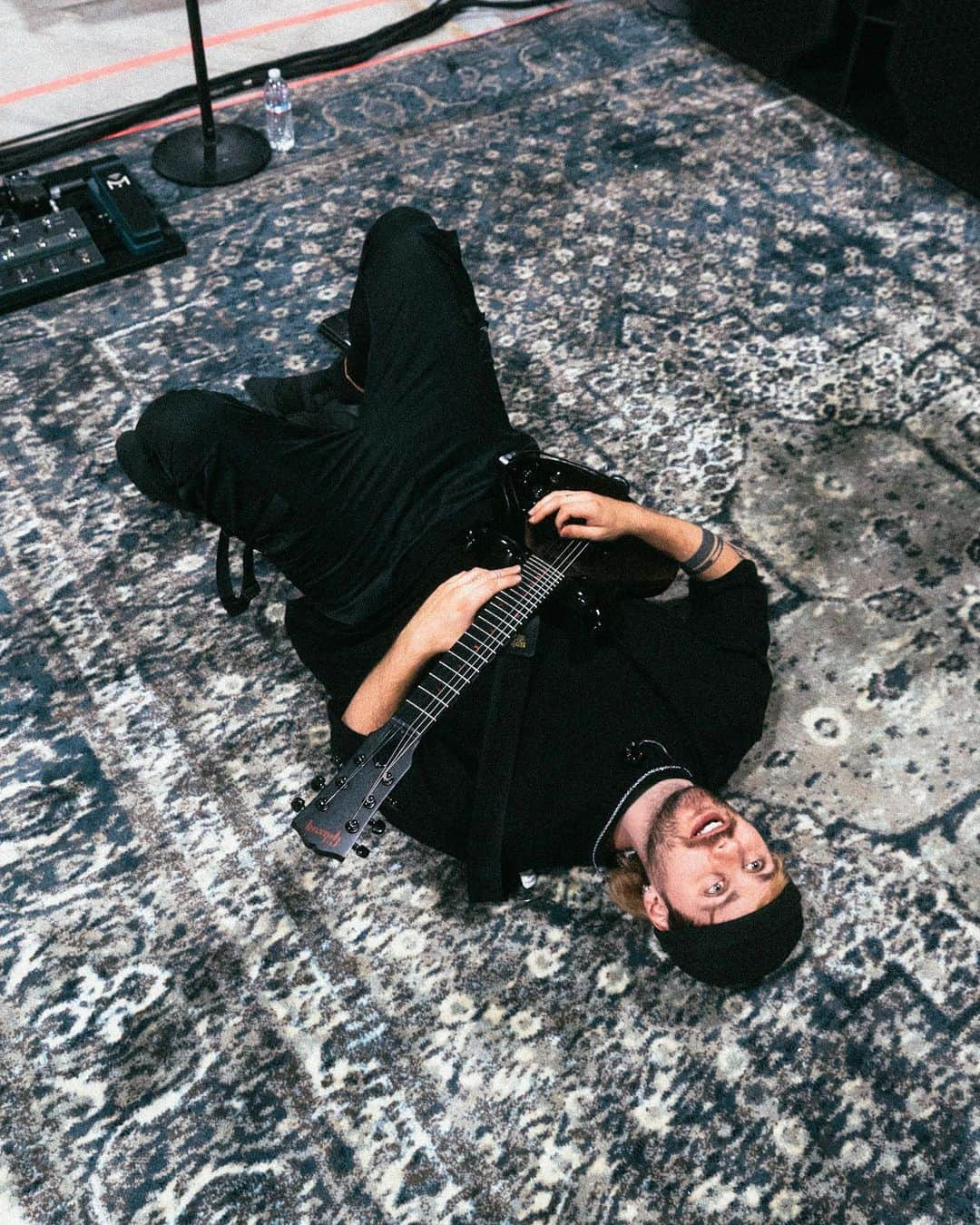 マイケル・クリフォードさんのインスタグラム写真 - (マイケル・クリフォードInstagram)「i think your phone is upside down?」9月19日 5時11分 - michaelclifford