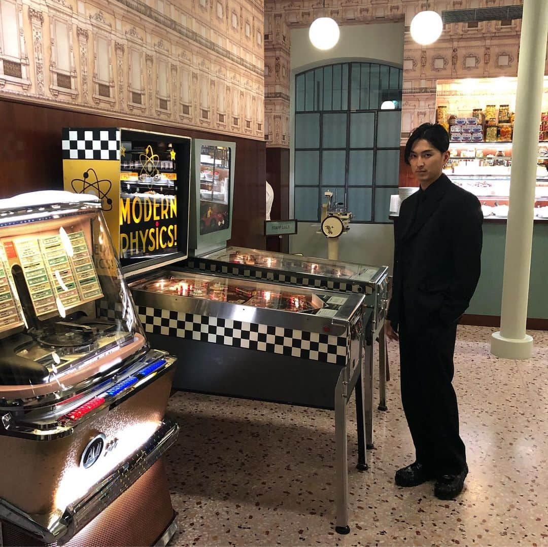 松田翔太さんのインスタグラム写真 - (松田翔太Instagram)「At Wes’s cafe @prada #wesanderson」9月19日 5時11分 - shota_matsuda