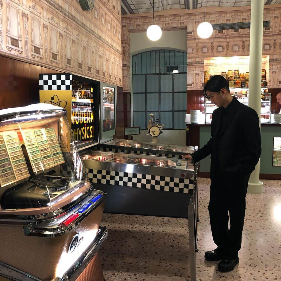 松田翔太さんのインスタグラム写真 - (松田翔太Instagram)「At Wes’s cafe @prada #wesanderson」9月19日 5時11分 - shota_matsuda