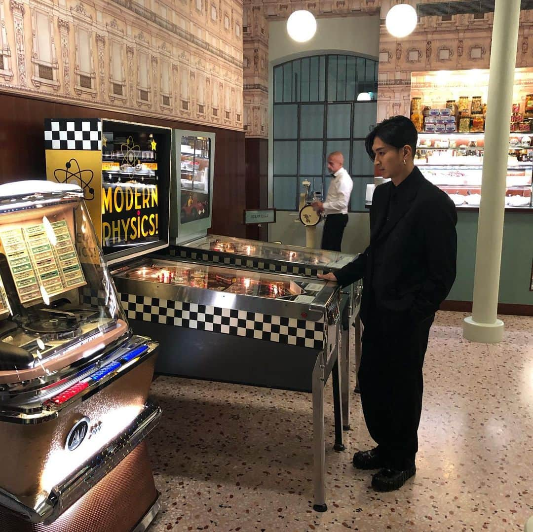 松田翔太さんのインスタグラム写真 - (松田翔太Instagram)「At Wes’s cafe @prada #wesanderson」9月19日 5時11分 - shota_matsuda