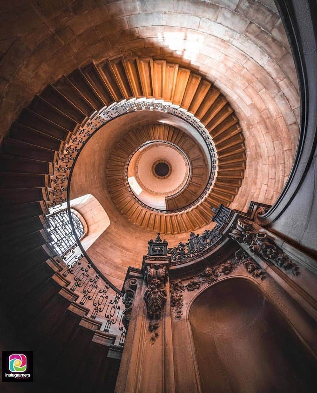 Instagramersさんのインスタグラム写真 - (InstagramersInstagram)「Spiral Dean's staircase inside St. Paul's Cathedral at London by @callumgrayphotos at @igerslondon 😍🙌📸 have a nice day #igers 💝 #igerslondon #igersUK」9月19日 5時17分 - igers