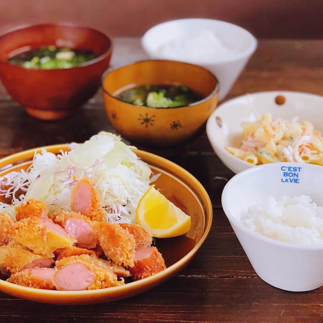 ゆうきさんのインスタグラム写真 - (ゆうきInstagram)「先日、朝ごはんにソーセージフライ。 パリカリ食感がやみつきで、 ご飯が進む🍚 ・ ・ ・ #朝ごはん#朝食#おうちごはん#おうちカフェ#ソーセージ#マカロニメイト#フーディーテーブル  #breakfast#japanesefood#foodpic#yummy」9月19日 6時51分 - yuukitohikari