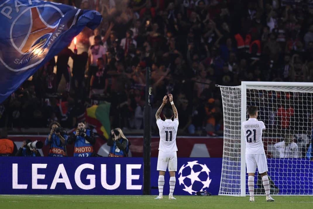 アンデル・エレーラさんのインスタグラム写真 - (アンデル・エレーラInstagram)「Belle victoire 🔵🔴 #championsleague」9月19日 6時58分 - anderherrera