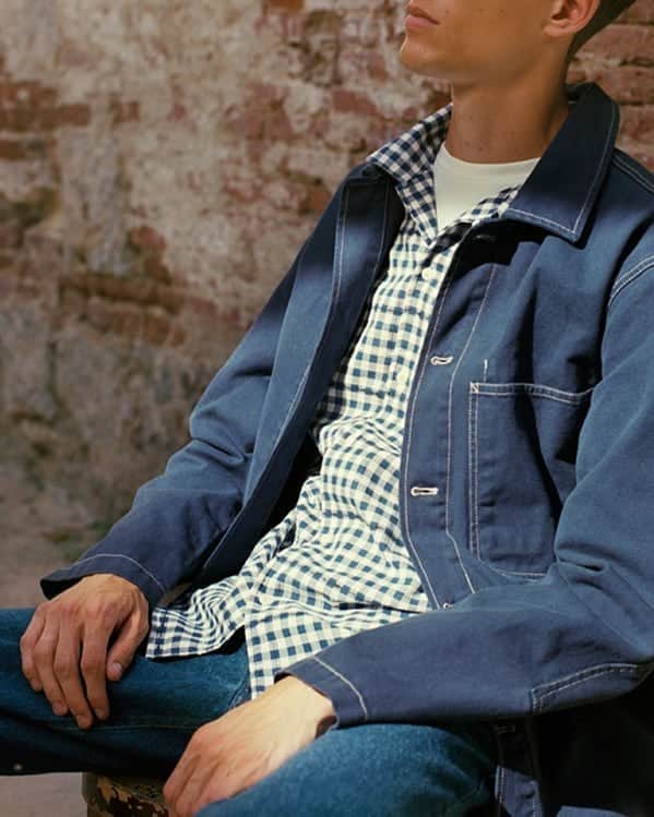 MR PORTERのインスタグラム：「A menswear classic that can be worn solo, or layered up under a coat when it gets chilly. Yes, we're talking about the denim jacket. - Head to the link in bio to discover our favourites. #MRPORTER」