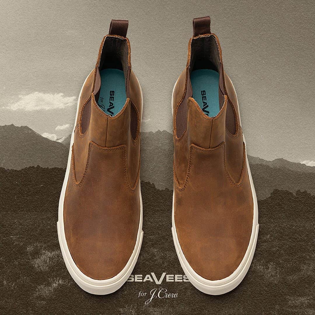 のインスタグラム：「SeaVees X J. Crew Coronado boots.  Inspired by the boots worn on deck by the U.S. Navy, this hybrid pair is crafted with water resistant, rugged oiled leather and combines a flexible, grippy rubber sneaker sole with the style of a Chelsea boot. Tap our story to shop.」