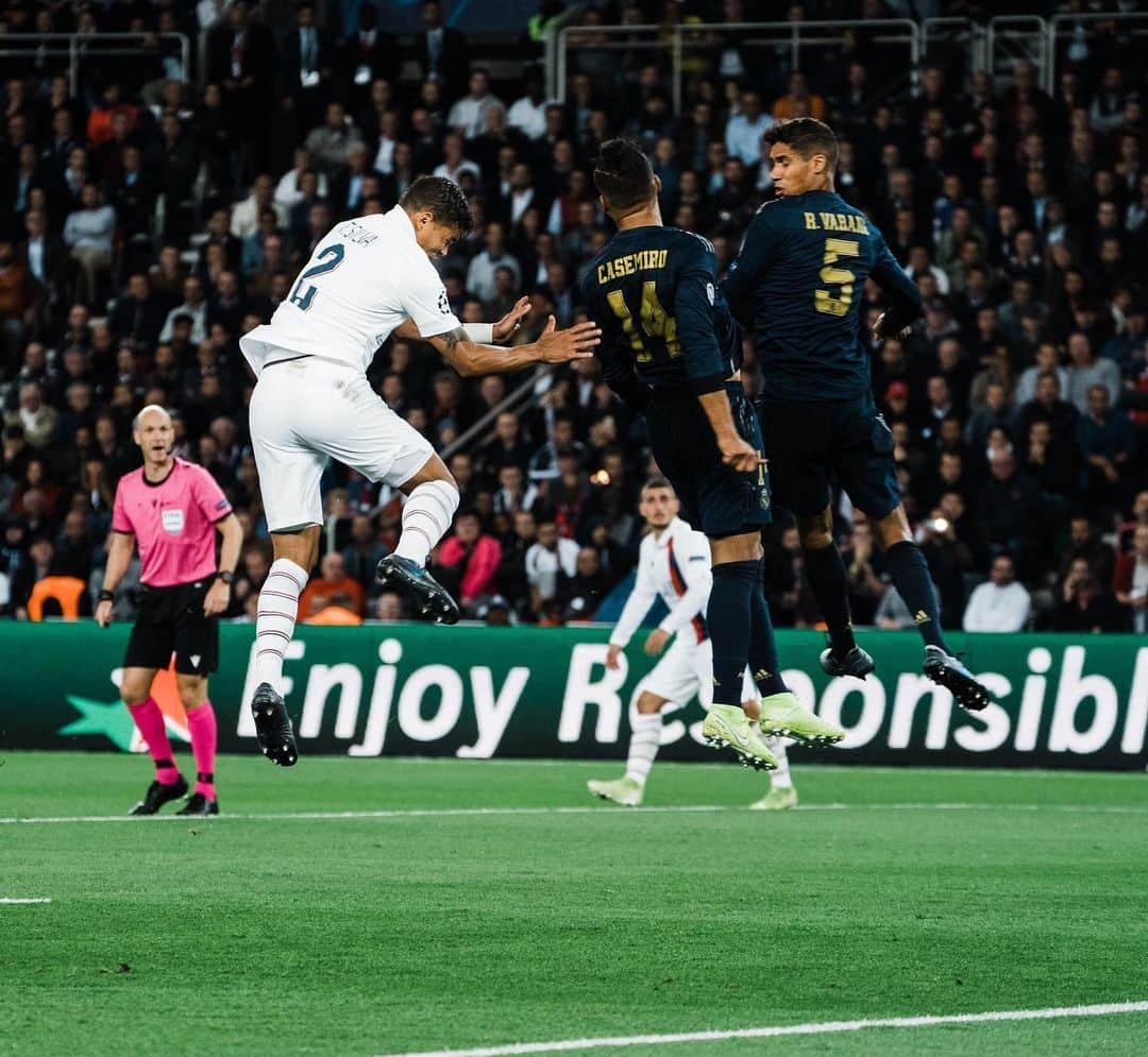 チアゴ・シルヴァさんのインスタグラム写真 - (チアゴ・シルヴァInstagram)「Que toda honra e toda glória seja dada a ti, pai!!! Parabéns a toda equipe. #psg #championsleague 📷 @ben_views」9月19日 7時39分 - thiagosilva