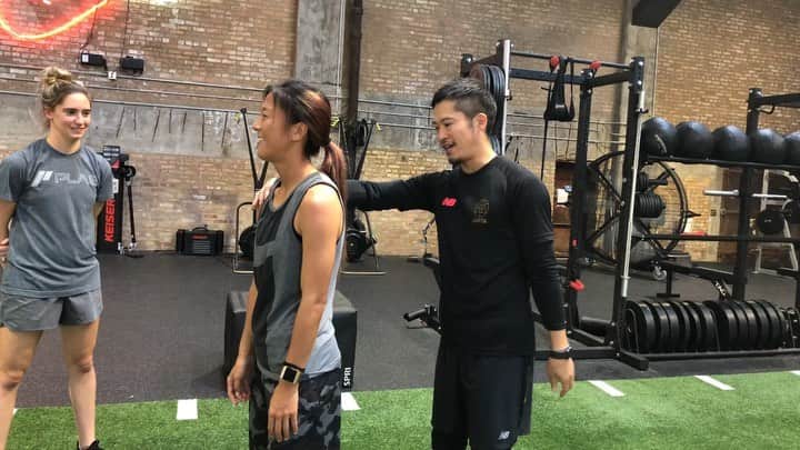 大儀見優季のインスタグラム：「Moe @moebrian and Me learning together new things from @tak.nakano @jarta_international in Chicago . .  I’ve been learning and continuing everyday like those things since 2015 after the World Cup . .  Since then I’ve been getting to feel lots of changes of my body/ability on the soccer field in the process of training . .  At the beginning I really suffered from painful, because I was not good enough flexible . .  But by doing everyday little by little and often, it was improving a lots of different things while long time . . .  People describe about me that I am “nerd”, but it’s my nature that is to go heart and soul into anything in which I am interested! . . No matter the age, we always are able to improve 🔥. . Never stop learning 👍🏻 . .  Moe just started it and she learning so quick! . She is real hard worker 🔥💯 .  More Info ➡️ @jarta_international . .  #JARTA #Inashi  #Mizo-Ochi  #Flexibility #Blance #Power #Speed  #Quality #decreaseinjury  #CreatingFlexibleBody #BasedOnMartialArts #IncorporatingMartialArtsInSports」