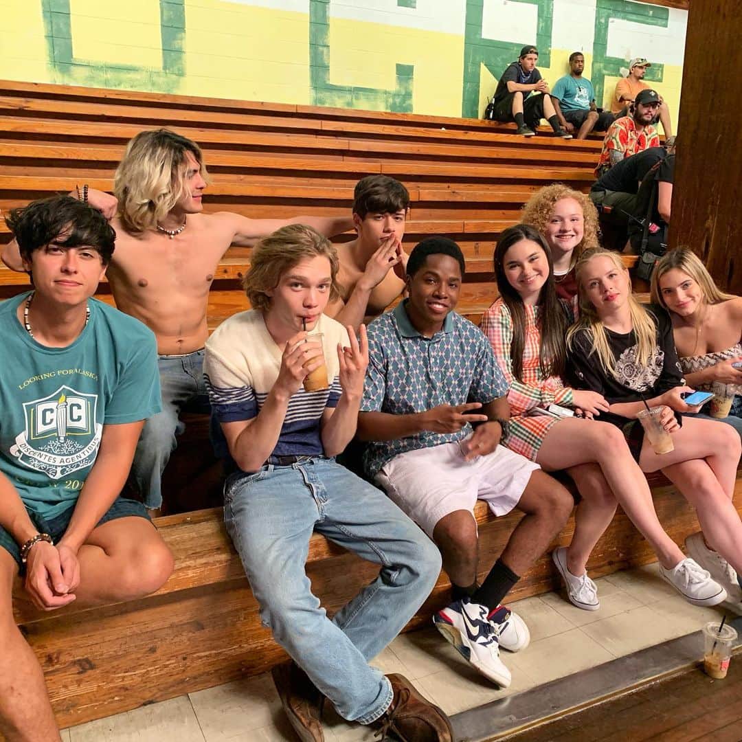 ランドリー・ベンダーのインスタグラム：「(last day —> first day) Now we’re one month away woo!!!! 👀‼️🎉👏🏼 @alaskaonhulu @hulu @paramounttv #october18th」