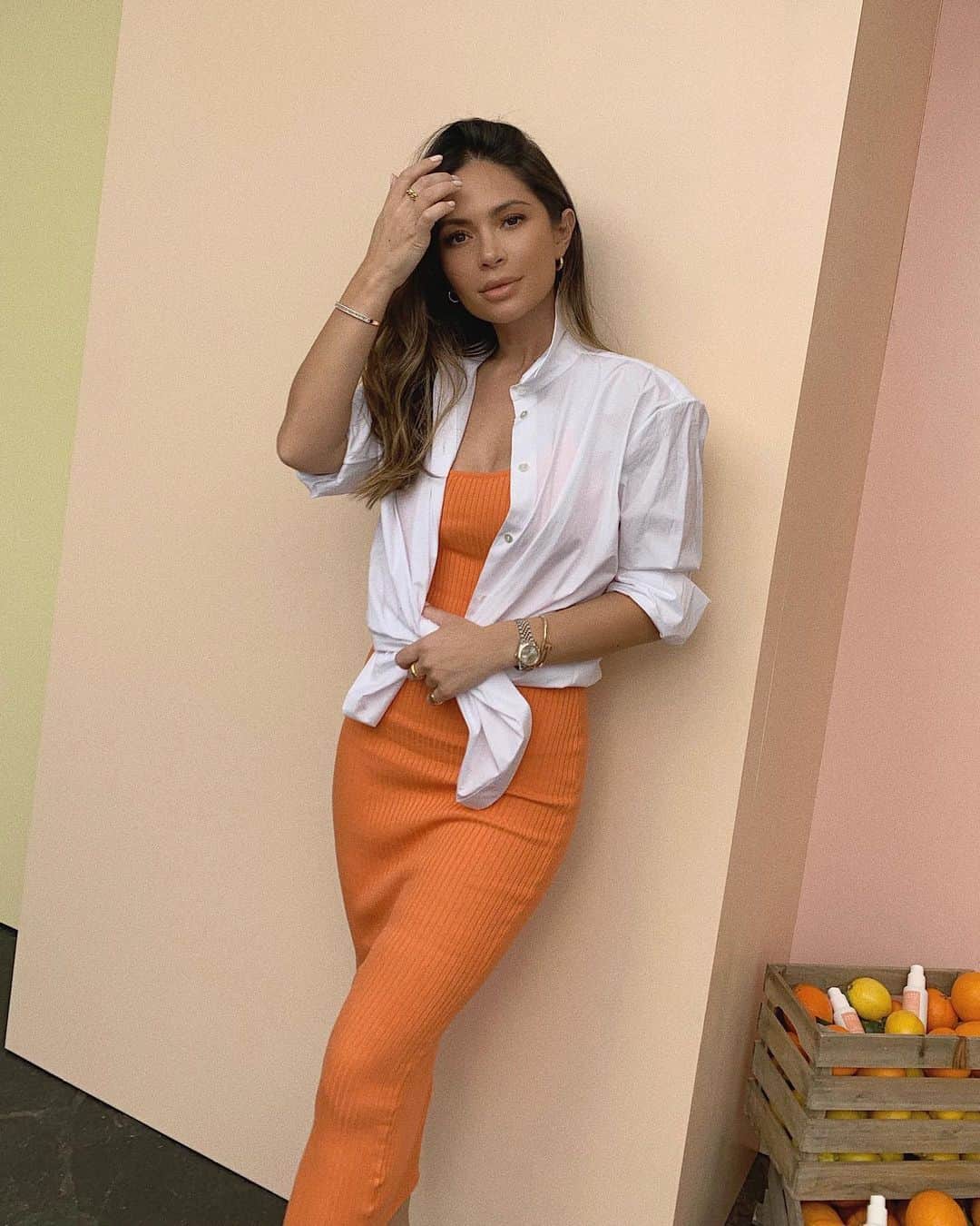 Marianna Hewittのインスタグラム：「dress like your favorite skincare product 🍊 @summerfridays #pleaseccme #ccmeserum」