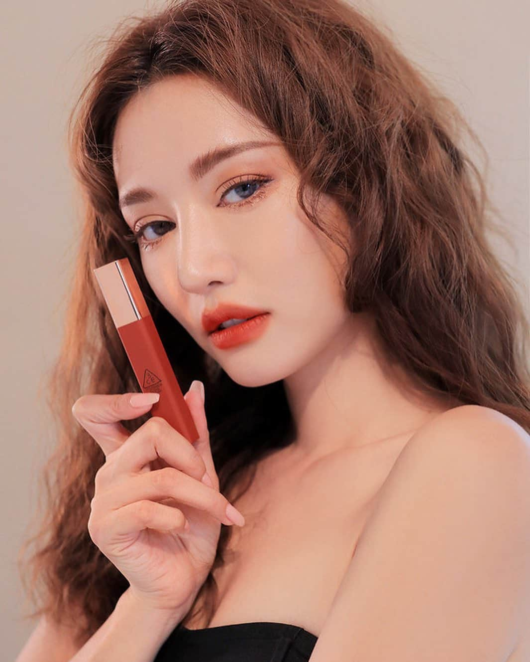 3CE Official Instagramさんのインスタグラム写真 - (3CE Official InstagramInstagram)「3CE CLOUD LIP TINT #NEEDFUL 가을의 차분함을 그대로 담은듯한 로즈 브릭 브라운🍂 #3ce #3cecloudliptint #cloudliptint  #3ce클라우드립틴트 #클라우드립틴트」9月19日 8時41分 - 3ce_official