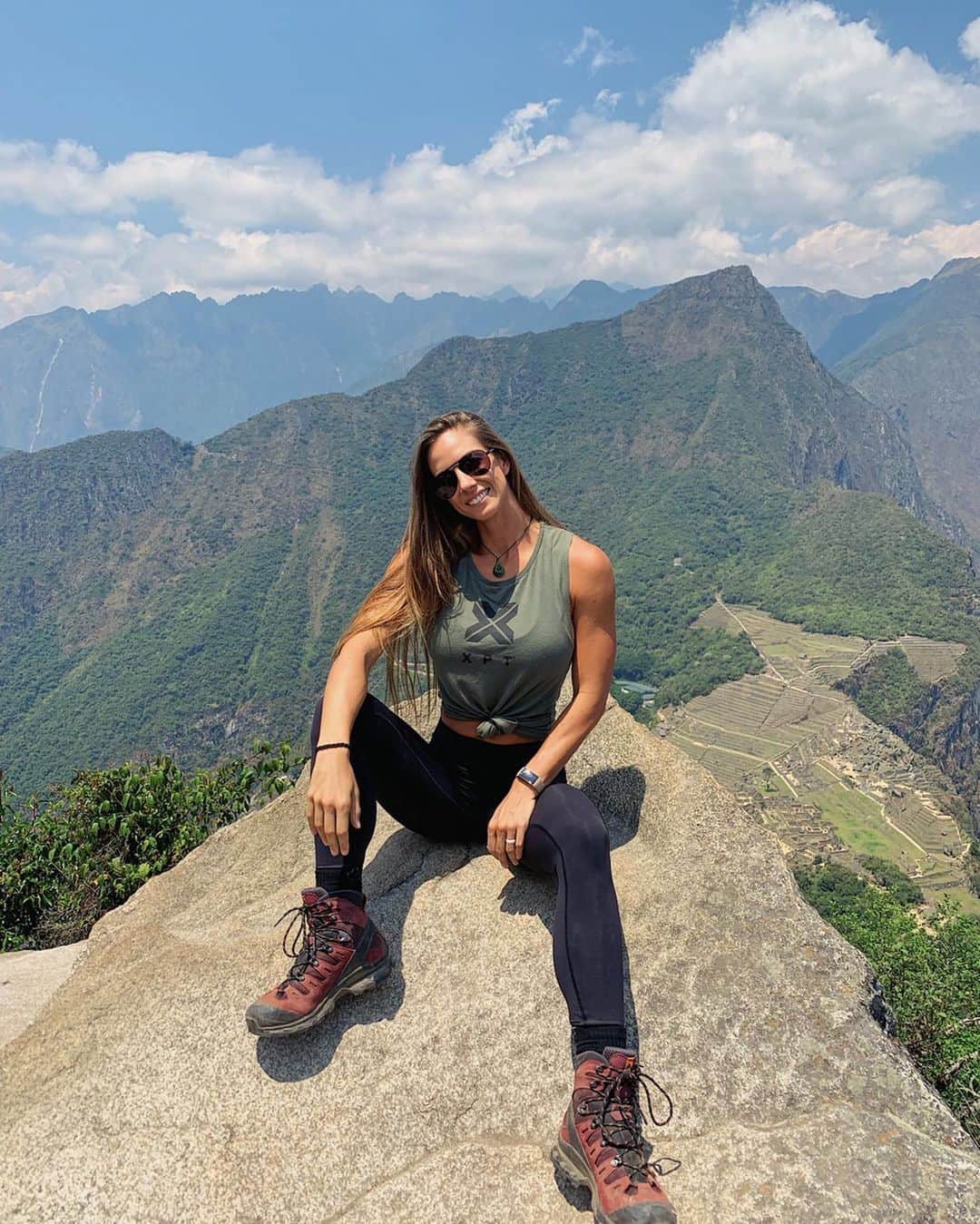 Janna Breslinさんのインスタグラム写真 - (Janna BreslinInstagram)「SWIPE ⛰ The best views come after the hardest climbs. I come back from this trip a changed woman, more grounded, more inspired and more connected to the world, rocks (jk) and all of the beauty it contains. And it’s not even over yet. Lake Titicaca, I’ll see you tomorrow. #machupicchu #lifetothemax」9月19日 8時55分 - jannabreslin