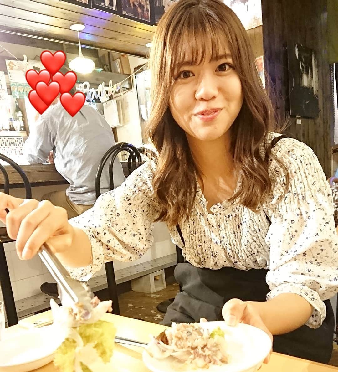 のインスタグラム：「りせことサバサラ✨  よく笑いよく食べます💘  #林莉世 #りせこ #サバサラ #放送後 #夕食 #可愛い #美女 #アナウンサー #女性アナウンサー #ありがとう #楽しかった #伊勢みずほ #水曜見ナイト #bsn」