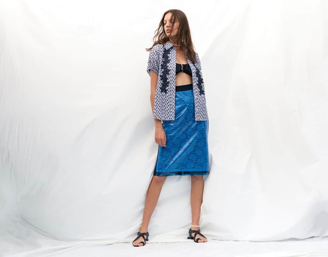のインスタグラム：「#DerekLam #10Crosby #SS20 Collection -📷@msprouty Stylist @vittoriacerciello Hair: @robertodicuia Makeup: @deannamelluso  #hawaii #hawaiianstyle #nyfw #nyfwspring2020」