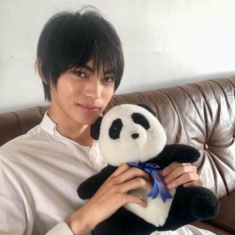 アンアンさんのインスタグラム写真 - (アンアンInstagram)「#anan 2168号に #神尾楓珠 さんが登場！  メイクアップブランド #コフレドール PR担当やドラマ #左ききのエレン 主演が決定するなど人気急上昇中の神尾さん。強い眼差しから柔らかい表情まで、素敵カットが満載の本誌ぜひご覧ください！  anan2168号 #Perfume の表紙が目印です。  #anan_mag」9月19日 9時01分 - anan_mag