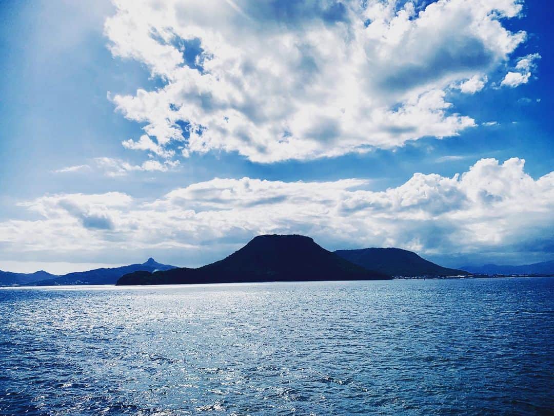 武田双雲さんのインスタグラム写真 - (武田双雲Instagram)「瀬戸内の島さんたちな可愛すぎる！ どうやって形成されたか詳しく知りたい 地球の創成期からどれくらい経った時に何があったんだろ 知りたい！」9月19日 9時42分 - souun.takeda