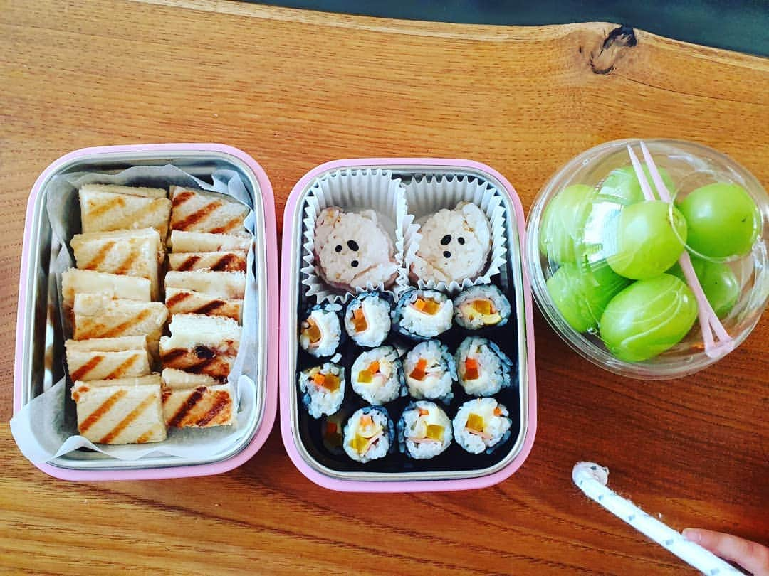 ユン・サンヒョンさんのインスタグラム写真 - (ユン・サンヒョンInstagram)「어젯밤부터 김포는 바람도 많이 불고 기온도 뚝 떨어져 어디 보내는 것도 괜히 마음 쓰였는데  마냥 신나 하는 아이를 보니 또 앞서간 걱정이었다는 생각이 든다.  잘 다녀와 나겸아. 12시부터 보고싶을게~  #견학도시락 #완전가을 #못생겼지만  #맛은괜찮아요」9月19日 9時57分 - ailleursbibi