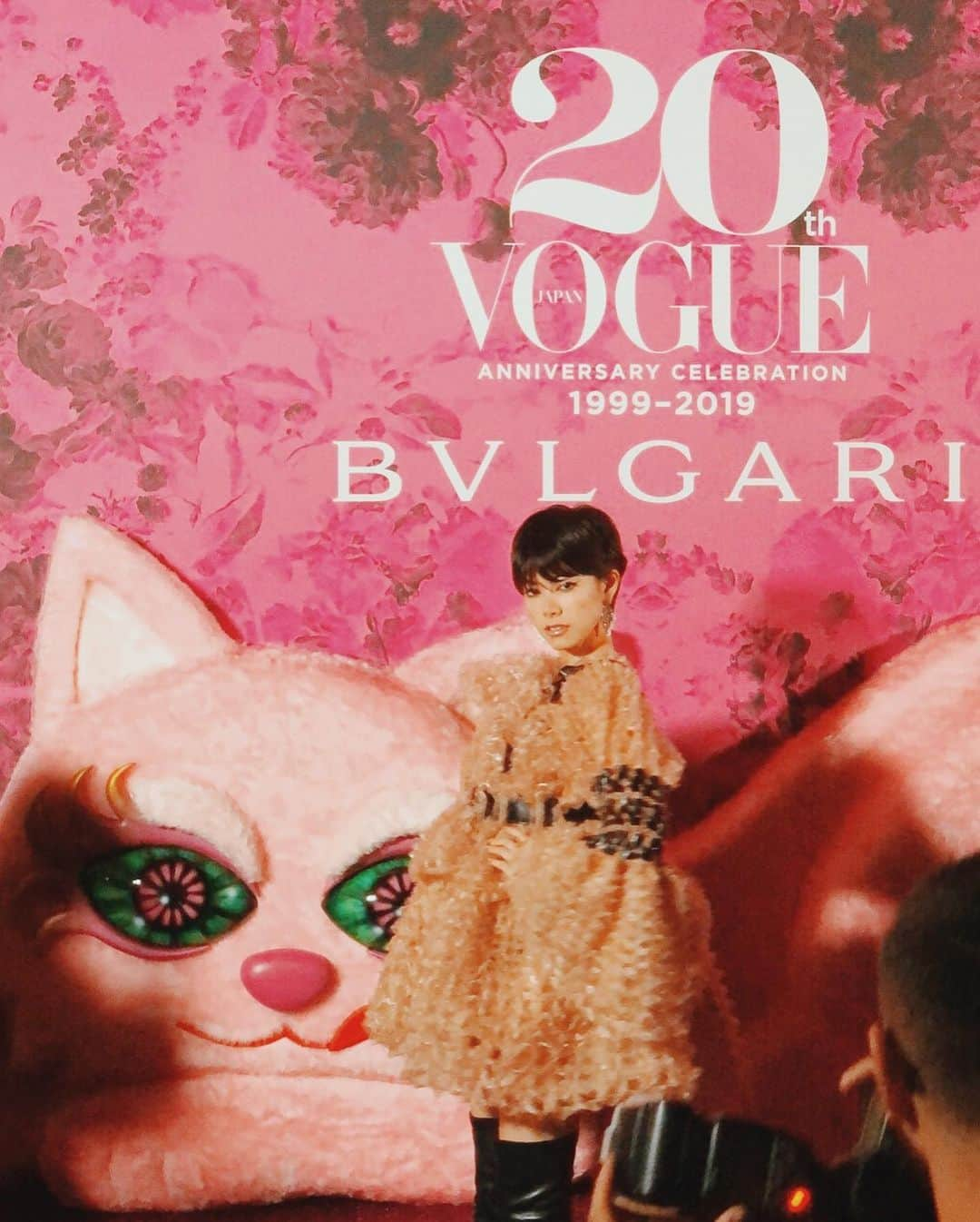 KAWAII MONSTER CAFEさんのインスタグラム写真 - (KAWAII MONSTER CAFEInstagram)「KAWAII to the world🌎 Happy 20th anniversary @voguejapan at @bulgariofficial hotel in Milan🎂🌈 We are so honored to be part of your special night💜🧡💛💚💙 Thank you @anna_dello_russo for choosing us🙏❤️ to monsters please fine our secret PINK CAT ROOM , sweets go round and MONSTER GIRL in this special party😊💋 #VOGUEJAPAN #vogue20thanniversary #TOKYOGLAM #KAWAIIMONSTERCAFE #milano」9月19日 9時54分 - kawaiimonstercafe