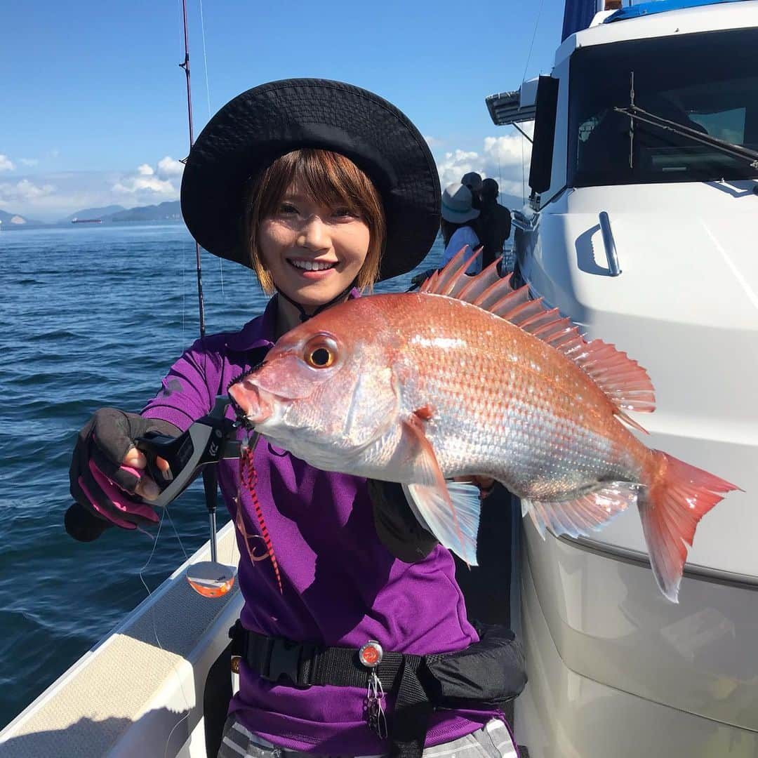 レジャーフィッシングさんのインスタグラム写真 - (レジャーフィッシングInstagram)「先日、秋丸美帆さんが久しぶりに来広！  マダイゲームとチヌフカセを楽しみました(^-^) 次号はマダイゲームの模様をお届けします。  #秋丸美帆 @mippy34  @daiwa_japan  #ダイワ #紅牙 #レディバグ #てんとう虫 #タイラバ #タイジグ #ひとつテンヤ #愛裕南丸 #後迫さんお世話になりました！ @masanoriushirosako」9月19日 10時02分 - leisurefishing