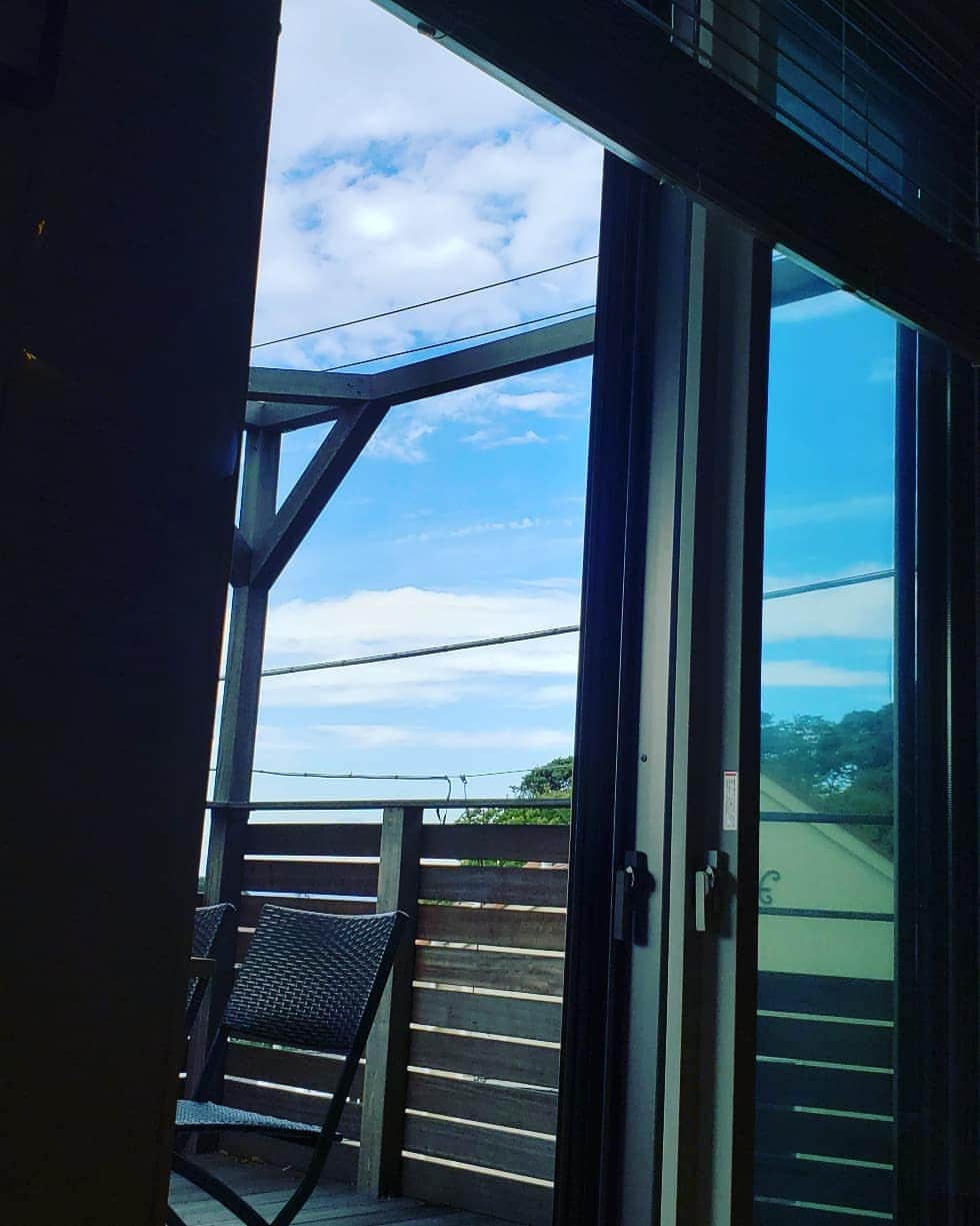 梅田陽子さんのインスタグラム写真 - (梅田陽子Instagram)「今朝は富士山🗻が見えます。気持ちのいい朝  #富士山 #Mt.fuji#japan#晴れ#秋#autumn #sea#葉山#逗子」9月19日 10時10分 - yokoumeda