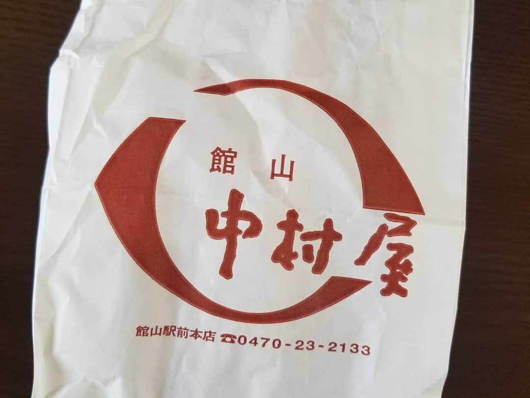 ようこさんのインスタグラム写真 - (ようこInstagram)「おはようございます🎵﻿ ﻿ 大好きな館山の中村屋さんのパンを買って駅前のコーヒーショップMONさんでカフェオレを飲んで東京に戻ります🚎﻿ ﻿ また来ます。﻿ ﻿ 頑張れ千葉県❤️﻿ 頑張れ館山❤️﻿ ﻿ #千葉県#館山#たてやま#中村屋#mon#頑張れ」9月19日 10時10分 - 0606yoko