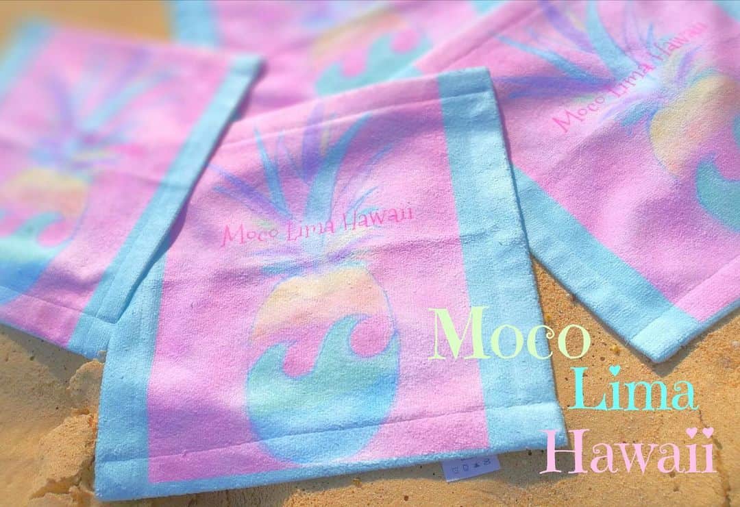 Moco Lima Hawaiiさんのインスタグラム写真 - (Moco Lima HawaiiInstagram)「New* MLH hand towel  ご好評頂いておりますハンドタオルに４つめの新デザインが加わりました♡  #towels#handtowel#mocolima#original#mydesign#pineapple#waves#ocean#beach#pink#blue#hawaii#ハワイ好き#ハワイ好きな人と繋がりたい#モコリマハワイ#オリジナル#ハワイみやげ#ばらまき土産 #パイナップル#タオル  Mocolima Showroom 1-6pm open today」9月19日 10時20分 - mocolimahawaii