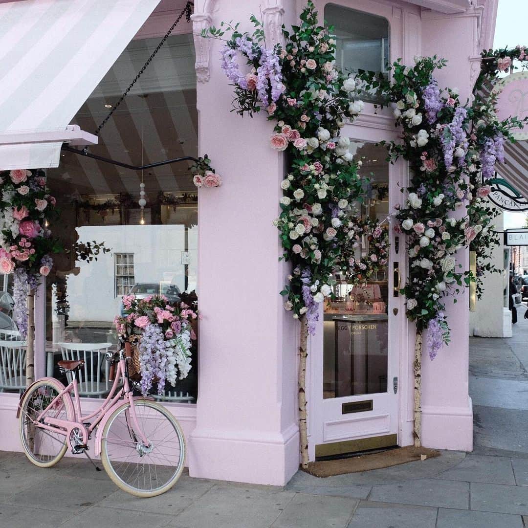 KUNIKAのインスタグラム：「Love, forever 🧁🌸」