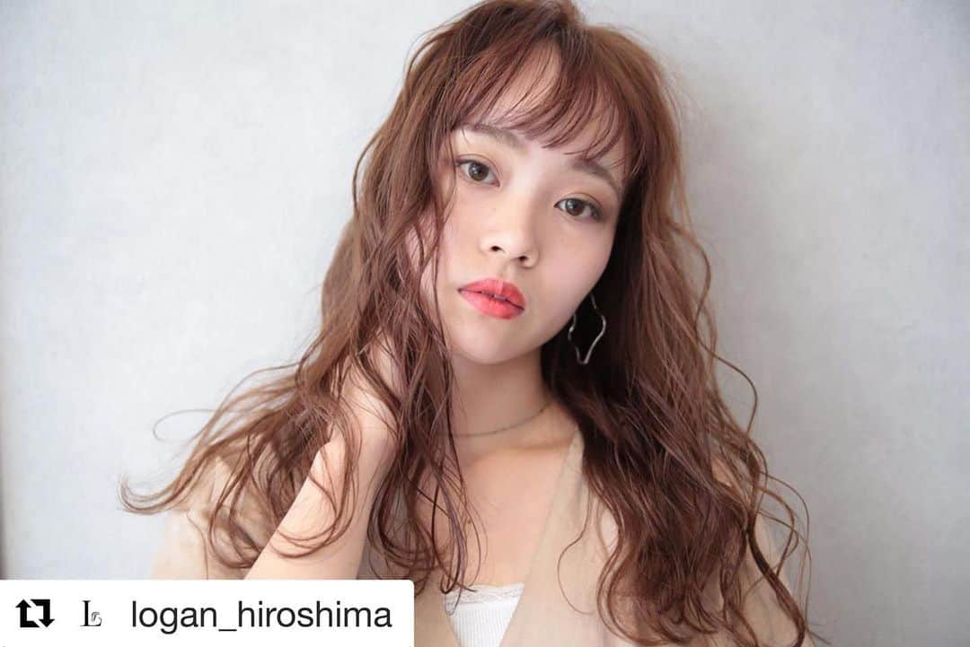 THROW 【スロウ】さんのインスタグラム写真 - (THROW 【スロウ】Instagram)「#Repost @logan_hiroshima with @get_repost ・・・ . 秋カラー🍂 ベージュきてます❤︎ . color ⇨¥9720 w color⇨¥14040 cut⇨¥4320 treatment⇨¥3240〜 .  9月後半まだご予約お取りできます。 dmからでもお気軽にご連絡下さい❤︎ . #広島美容院#広島美容室#広島美容院ローガン#広島#広島中区#hiroshima#美容院#美容室#秋カラー#透明感グレージュ#スロウカラー#グレージュ#グレーアッシュ#アッシュグレー#ミルクティーベージュ#ラベンダーグレージュ#ベージュ#ハイライトカラー#ハイトーンカラー#グラデーションカラー#インナーカラー#コテ巻き#巻き髪#ボブ#ミディアム#ヘアスタイル#ヘアカタログ#撮影モデル」9月19日 10時28分 - throwcolor