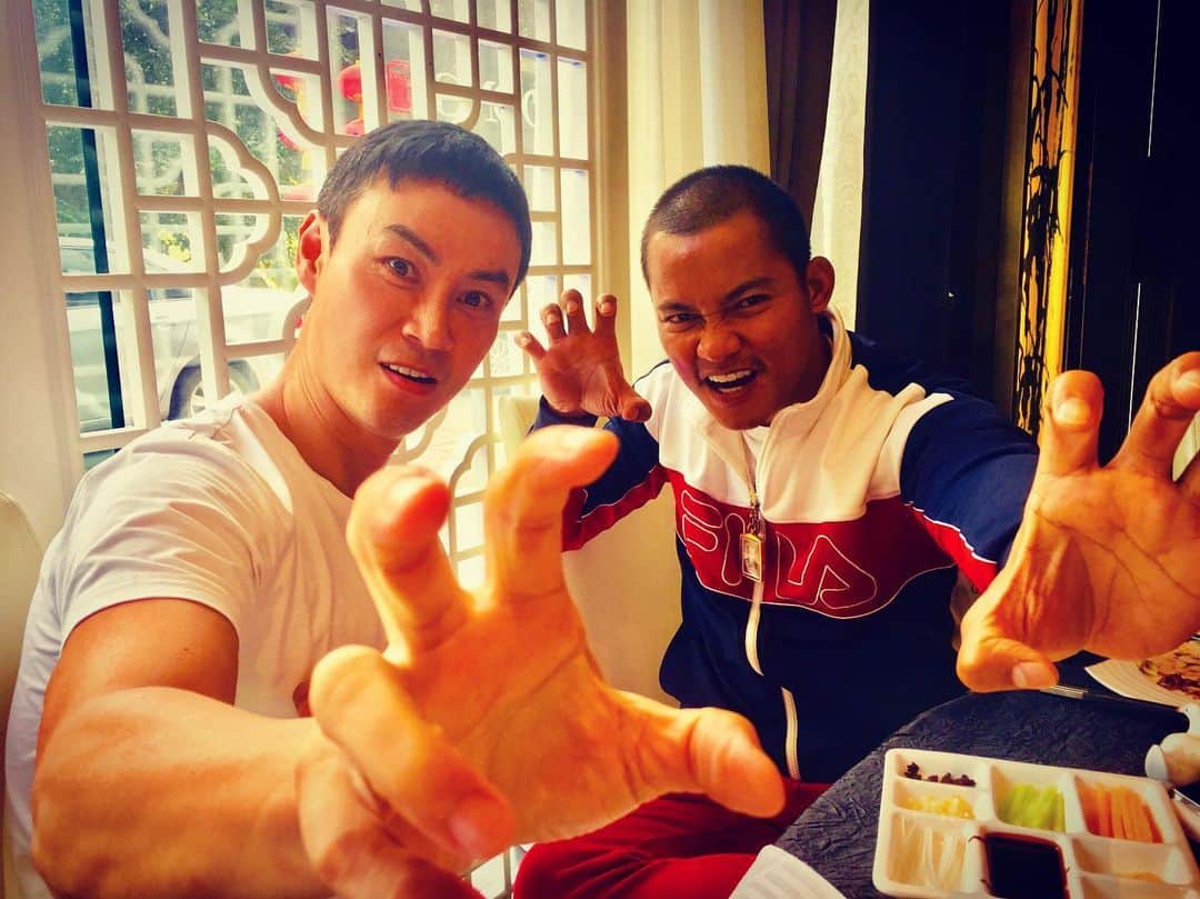 トニー・ジャーのインスタグラム：「Great to see my friend (tiger)」