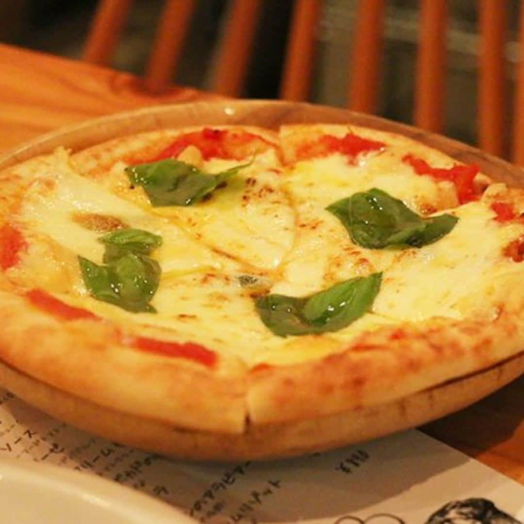 ビアージョ新宿のインスタグラム：「こんにちは、新宿西口のイタリアン＆ワインバル「ビアージョ」です。 ブログ更新しました！ 「ビアージョでは、もちろんピザも楽しめます！」 是非ご来店お待ちしております。 ▼詳しくはこちら▼ https://viagio-shinjuku.com/  #ビアージョ#新宿#イタリアン#バル#居酒屋#送別会#二次会」