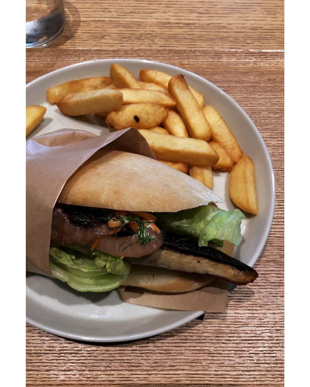 Ryoko Yunokiのインスタグラム：「+ + + A mackerel sandwich for a healthy and quick lunch. + + + #Mackerelsandwich #Are #渋谷キャスト #鯖サンド」