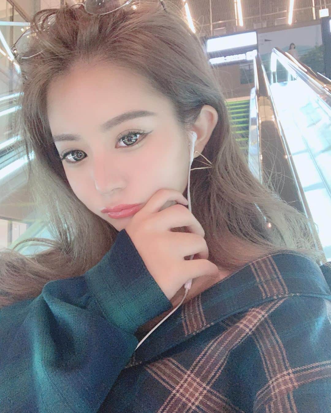 はるぽんさんのインスタグラム写真 - (はるぽんInstagram)「. . 9/17で25歳になりました👑💕 . お祝いのLINE.DM.TEL ありがとうございます🍒🍒 . 当日は @___thepink___ で wilywonkaのLIVE行ってた🙉🎶 . 大好きなラッパーの人らと 喋れて呑めて幸せすぎた🥺 . 締めは かすうどんで〆 . 兎に角 幸せな一日やった💓💞 . #thepink #大阪クラブ #hiphop  #birthdaygirl #wilywonka #vigorman  #gplants #youngcoco #geg #rap  #変態紳士クラブ #舐達麻 #ラッパー  #aphroditegang #rapper」9月19日 20時35分 - harupon96