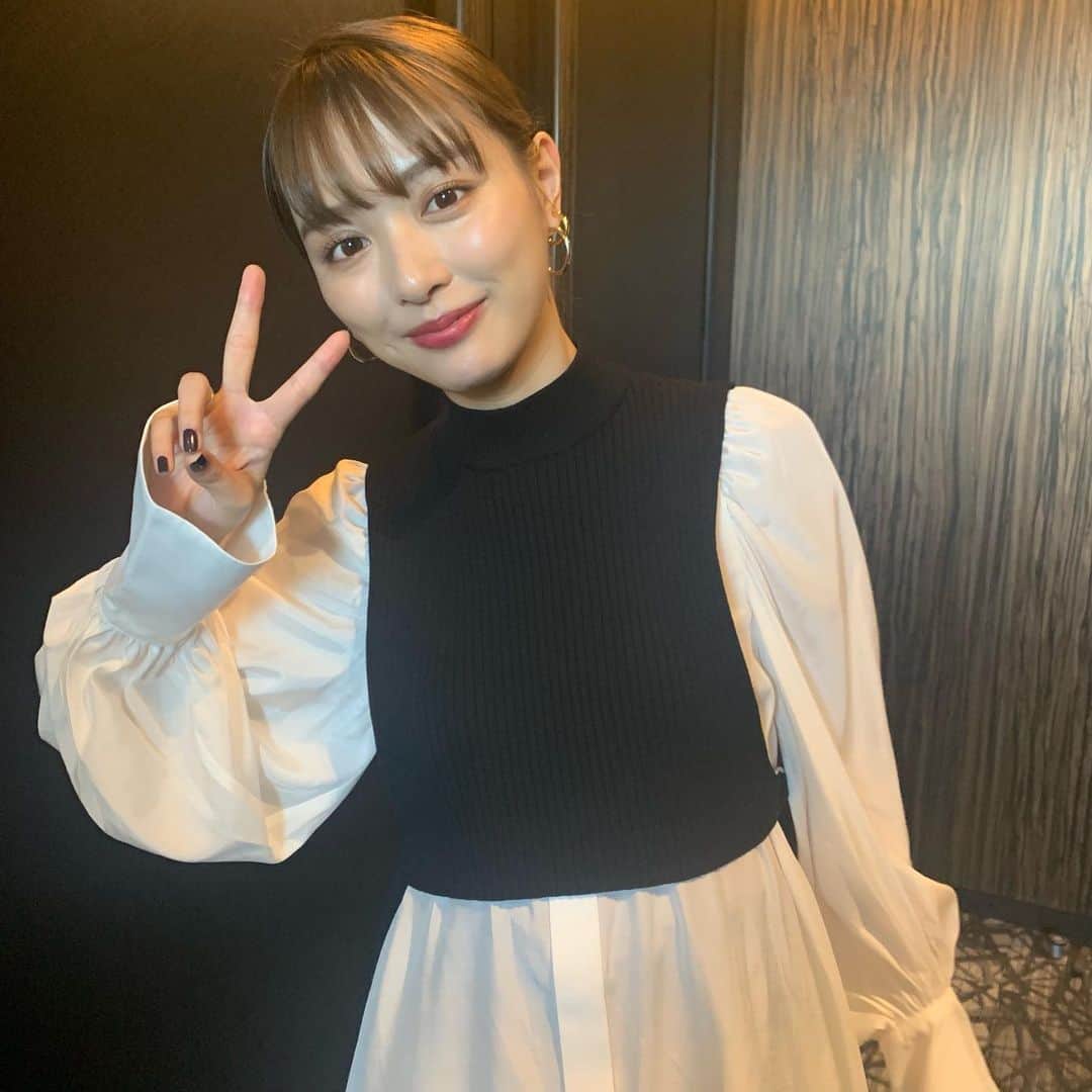 高橋有紀のインスタグラム：「果てしなくかわいい @rio_uchida  のイベントのヘアメイクでした🖤ほんとに色んなヘアメイクが似合っちゃうので楽しい！ #osakaka_yuki #内田理央」