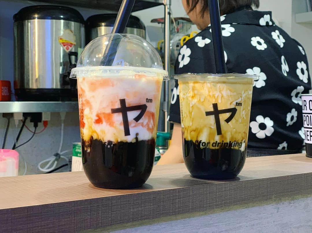 中村愛さんのインスタグラム写真 - (中村愛Instagram)「🥤♡ ・ ・ ・ 久々の #タピオカ (^^) #三茶ヤ ❣️ 太ると分かりつつ… 飲んでしまう。 でも #ほうじ茶ラテ 的なやつが好きな私。 #抹茶苦手 #チーズフォームタピオカ #ヤ  最近筋トレ3分だけやってますw」9月19日 21時10分 - nakamuramura_ai