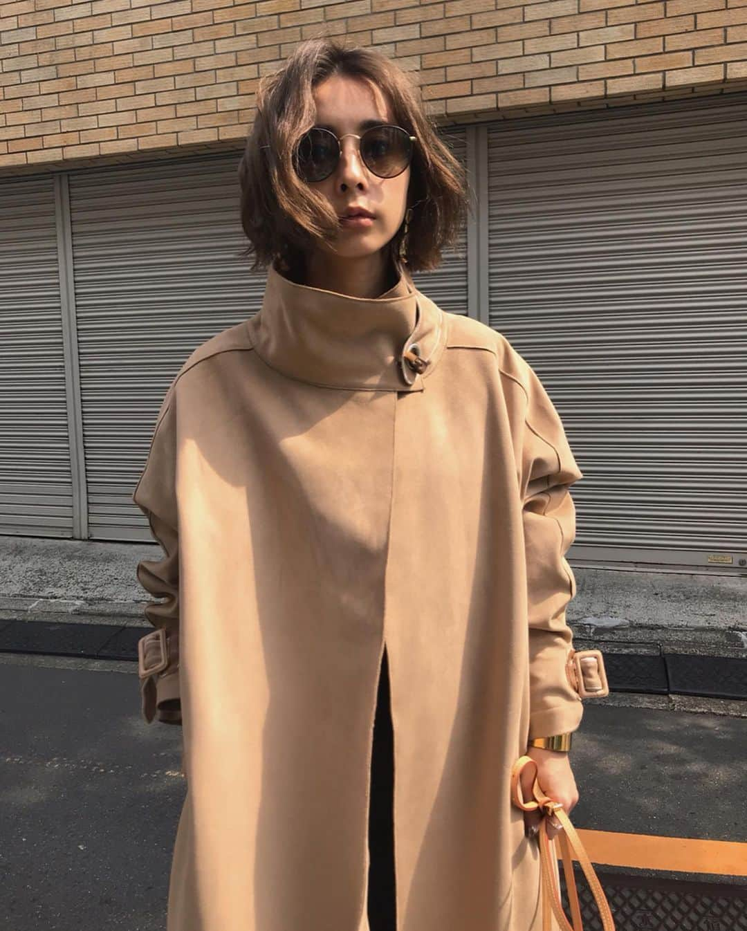 黒石奈央子さんのインスタグラム写真 - (黒石奈央子Instagram)「あめりふく。 . WRAP COLLAR COAT ¥27500+tax 9/20 LACE UP SLEEVE BLOUSE ¥12900+tax 9/24 COMFY SLIT  TAPERED PT ¥14800+tax 10/1 . 人気なシルエットのラップカラーコート！ベーシックカラーなベージュも可愛いよね！ .  @ameri_shinjuku @amerivintage @ameri_daikanyama @ameri.shinsaibashi #ameri#amerivintage #fashion #vintagefashion #coordinate#ootd#outfit#osanposnap #705_outfit #大人ファッション #大人コーディネート #大人スタイル #modestyle #modefashion#modecasual」9月19日 21時03分 - blackstone705