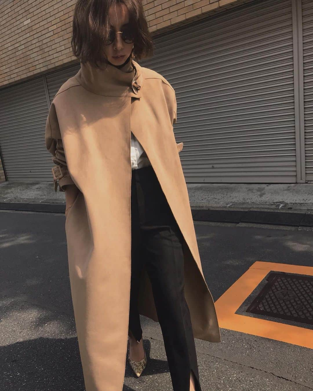 黒石奈央子さんのインスタグラム写真 - (黒石奈央子Instagram)「あめりふく。 . WRAP COLLAR COAT ¥27500+tax 9/20 LACE UP SLEEVE BLOUSE ¥12900+tax 9/24 COMFY SLIT  TAPERED PT ¥14800+tax 10/1 . 人気なシルエットのラップカラーコート！ベーシックカラーなベージュも可愛いよね！ .  @ameri_shinjuku @amerivintage @ameri_daikanyama @ameri.shinsaibashi #ameri#amerivintage #fashion #vintagefashion #coordinate#ootd#outfit#osanposnap #705_outfit #大人ファッション #大人コーディネート #大人スタイル #modestyle #modefashion#modecasual」9月19日 21時03分 - blackstone705