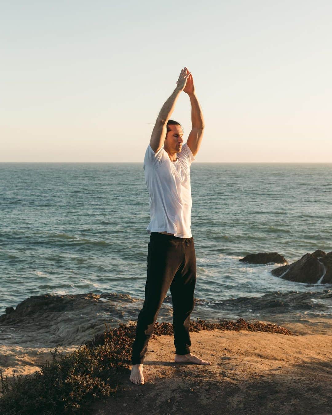 MR PORTERのインスタグラム：「In this week's #MRPORTERJournal, Mr @r_willms shares his four favourite exercises for adding a bit of zen into your into your day. Head to the link in bio to add some "ahhhhh" to your next workout. #MRPORTERHealthInMind」