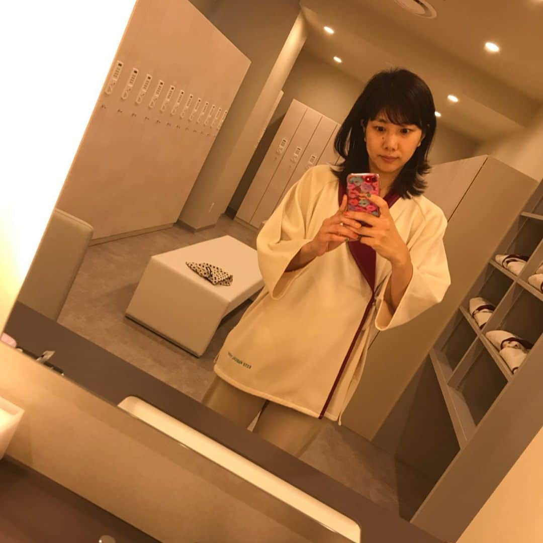 潮田玲子さんのインスタグラム写真 - (潮田玲子Instagram)「今日は人間ドックへ。 1人だと不安だし、ついつい後回しにしちゃってたけど、 @akihigashihara さんと一緒だとかなり心強かった😊🙌 特に内視鏡検査は諸事情により鎮痛剤が使えない事となり局所麻酔のみでスーパーナーバス😨😨😨になってた私に、先に鎮痛剤なしで検査を終えたあきさんが「玲ちゃんの今までの練習に比べたら全然大丈夫だよ」の一言でかなり奮起させられましたー😭😭😭😭🙌🙌🙌🙌🙌 あきさんも頑張ったんだしと心奮い立たせましたよ（大げさ笑😂） 終わってみれば辛さも笑い話🤣笑 高級ホテル並みに綺麗な江東メディカルタワー😍 全てにおいてスムーズで皆さん優しいし丁寧だし、特に内視鏡検査の時背中をさすってくださった看護師さん神💓😭←内視鏡ネタしつこい笑 今回はスタンダードな人間ドックプランに加え脳ドック、乳がん検診も行なってもらいました。 リチャード先生もとーーっても頼りになる素敵な先生で大変お世話になりました🙇‍♂️🙇‍♂️🙇‍♂️ 検査終了後にレストランでご褒美ランチもさせて頂いたのですが、これがまた最高に美味しくて土瓶蒸しが出てきた瞬間、内視鏡検査の辛さ忘れました←内視鏡どんだけぇ〜🤣🙌 このためなら頑張れる！  本当に検診の大切さを改めて感じたし家族や大切なものが増えていくからこそ自分の健康管理もきちんとですね！ 皆さんも人間ドック、定期検診行って下さいね！  #江東メディカルタワー #人間ドック #脳ドック #婦人科検診」9月19日 21時05分 - reikoshiota_official