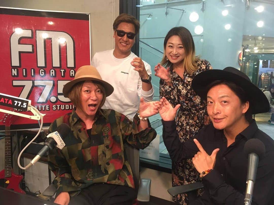 のインスタグラム：「ひなたのお二人から素敵な発表が！来月から毎週木曜の20:30〜FM-NIIGATAでひなたの番組がスタートします！「ひなたの今夜も乾杯！」🍺すごーい！いつか呼んでもらえるかな🤣✨ #fmniigata #fm新潟 #fm775 #エフエム新潟 #radio #ラジオ #新潟 #ラジオパーソナリティ #パーソナリティ #本間紗理奈 #djミノルクリス #soundsplash #サウンドスプラッシュ #ひなた」