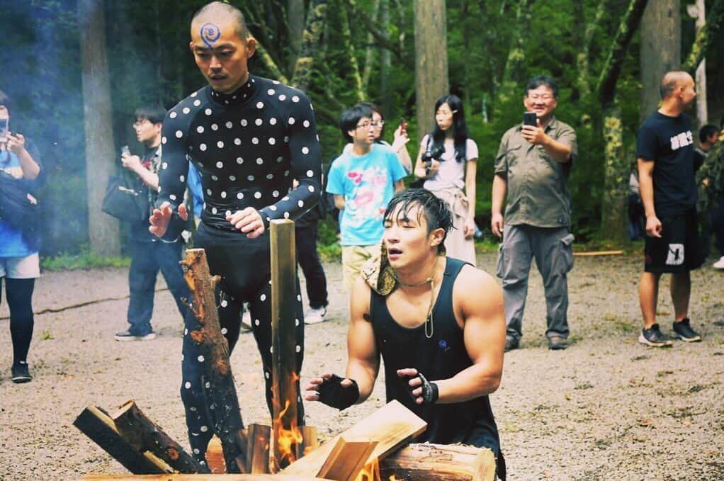 上野勇希さんのインスタグラム写真 - (上野勇希Instagram)「あったかいんだからぁ〜  #ddtpro #上野勇希 #キャンプ場プロレス」9月19日 21時21分 - dna_ueno