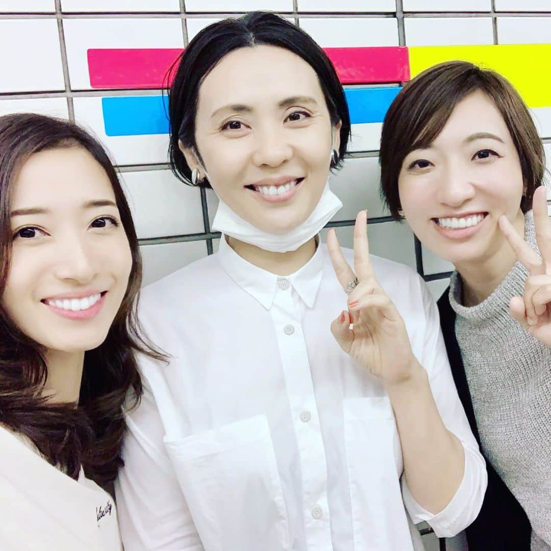 緒月遠麻さんのインスタグラム写真 - (緒月遠麻Instagram)「☺︎ よっ！ りく 卒業おめでとう㊗️✨ テラスで 蚊に刺されながら トーク&トーク&トーーク。笑  話し終わった りくは ちょっぴりスッキリした顔で 帰ってゆきました。笑  よかった よかった。  淡々と現実を語る #伶美うらら 時々、的確な事を言う #緒月遠麻 そんな2人に圧倒される #蒼羽りく  宙組万歳。笑」9月19日 21時32分 - toma_ozuki